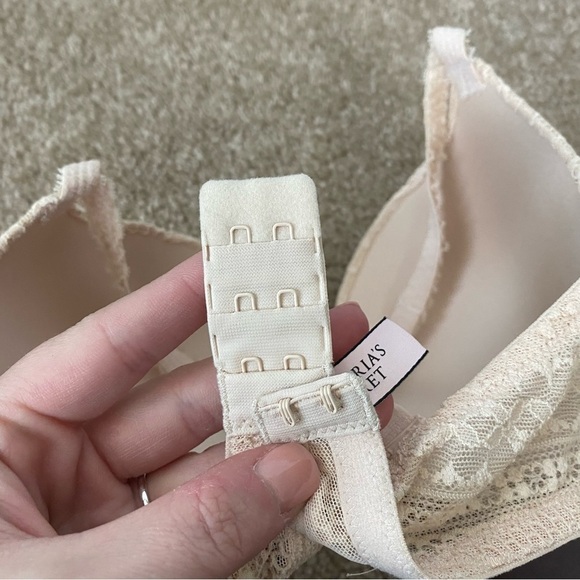 Victoria's Secret | Set of Two Push Up Bras Size 32DD - Picture 6 of 7